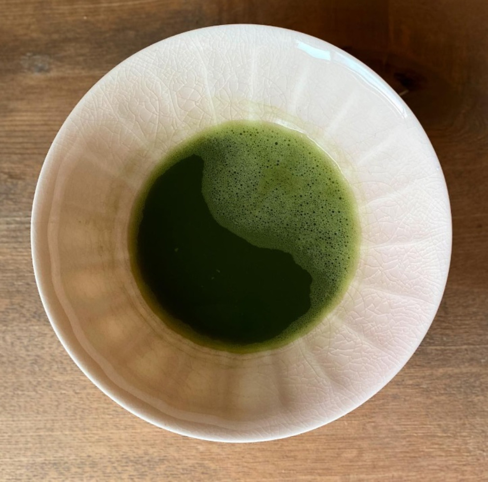 直面自我內心世界的陶藝家——星野友幸 紅玻璃茶碗