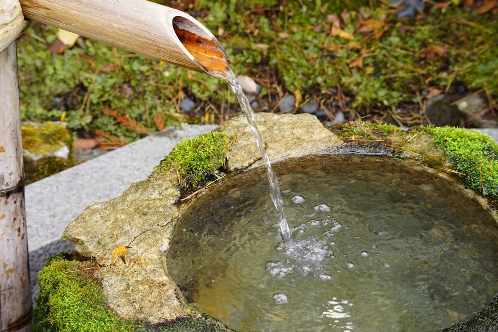 日本文化的「打ち水」是什麼?只要看完這篇文章就夠了。 灑水